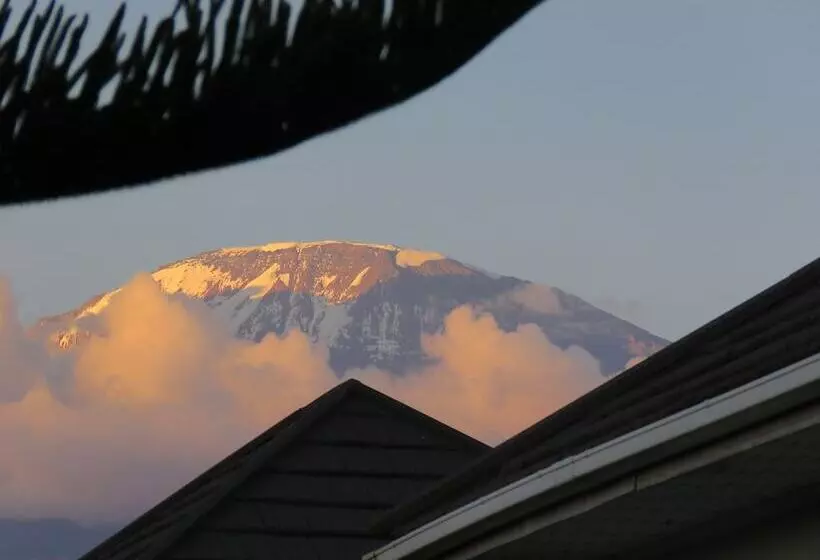 هتل Kilimanjaro White House