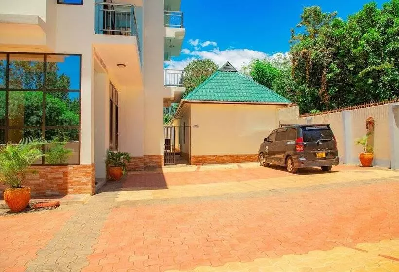 هتل Kilimanjaro White House