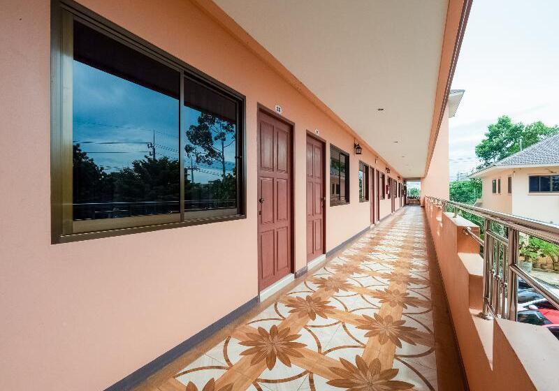 Szálloda Oyo 1087 Udom Khomkham Apartment