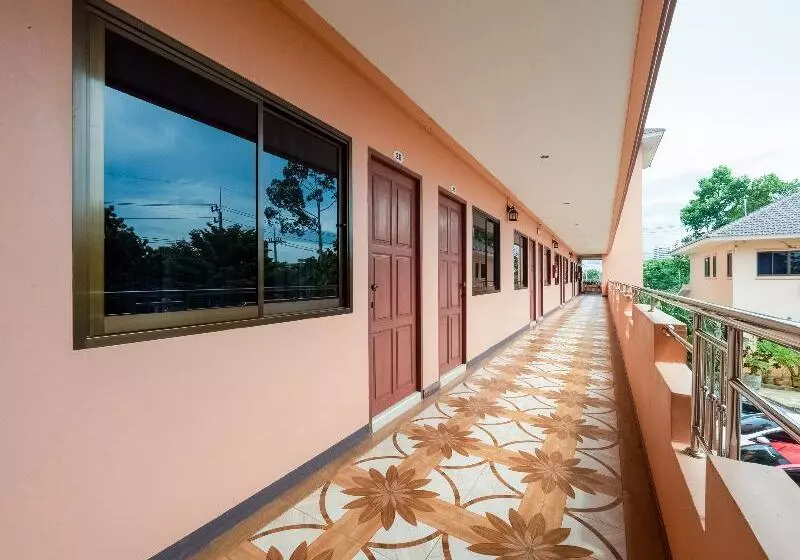 ホテル Oyo 1087 Udom Khomkham Apartment