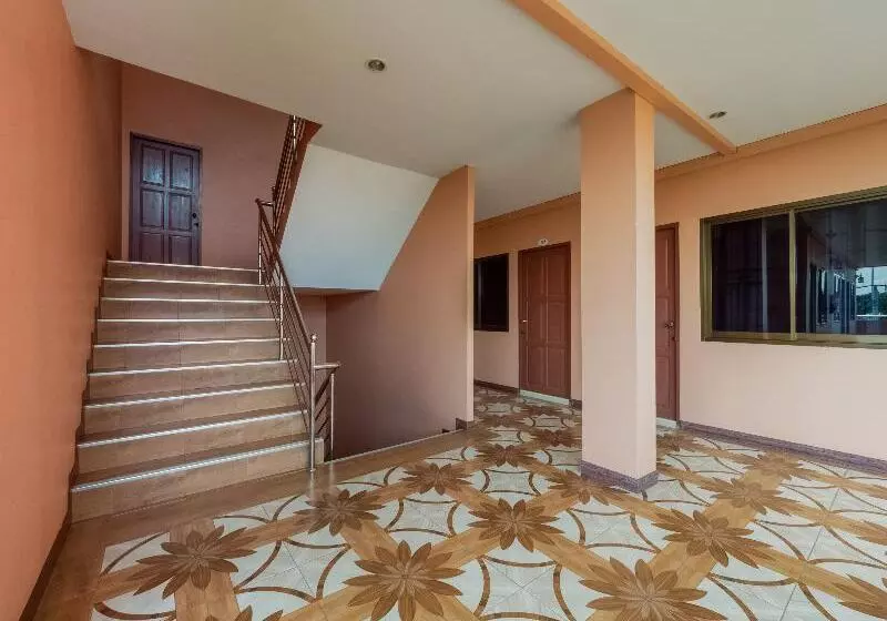 ホテル Oyo 1087 Udom Khomkham Apartment