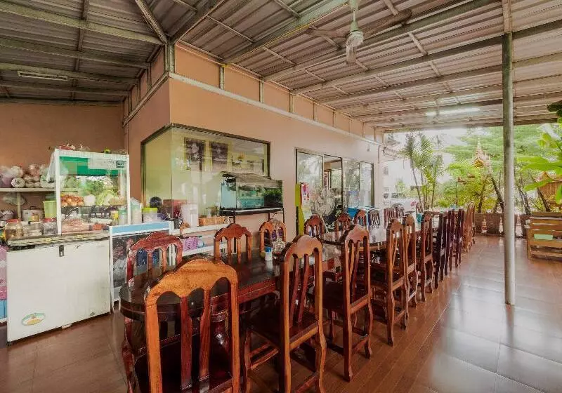 ホテル Oyo 1087 Udom Khomkham Apartment