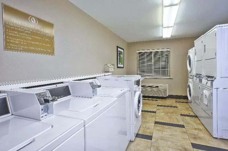 호텔 Candlewood Suites Indianapolis Northeast, An Ihg