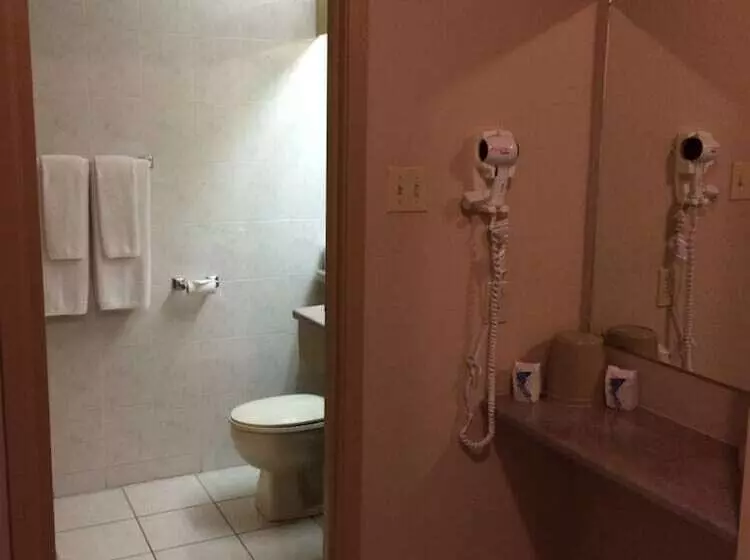 酒店 Coastal Inn Sackville