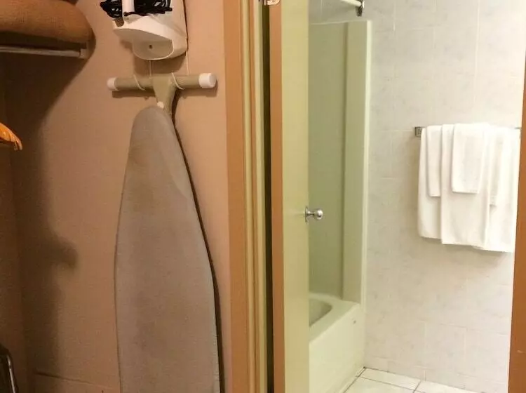 酒店 Coastal Inn Sackville