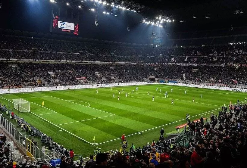 هتل Holiday Inn Milan Garibaldi Station, An Ihg