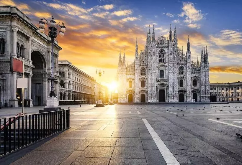 هتل Holiday Inn Milan Garibaldi Station, An Ihg