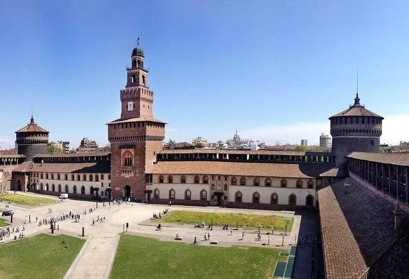 هتل Holiday Inn Milan Garibaldi Station, An Ihg