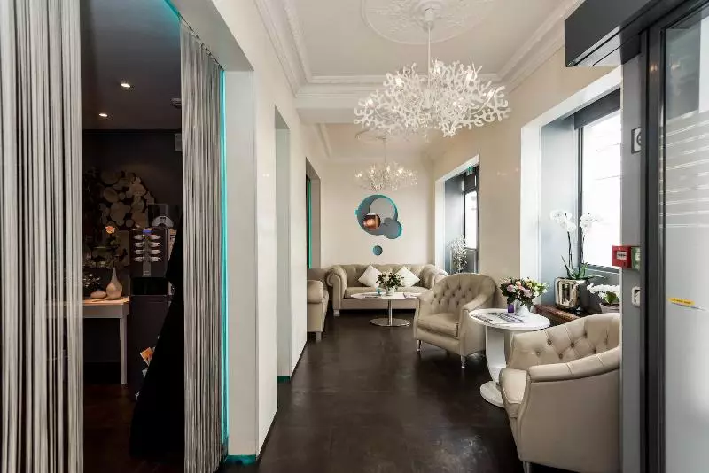 هتل Lumieres Montmartre Paris