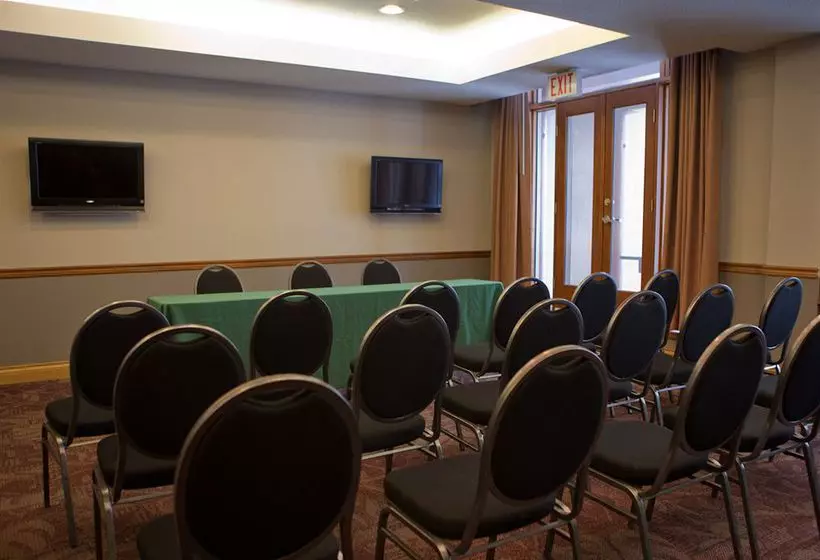 Cahilty Hotel & Suites