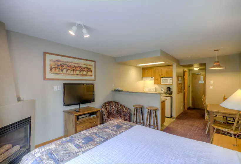 Cahilty Hotel & Suites