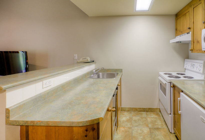 Cahilty Hotel & Suites