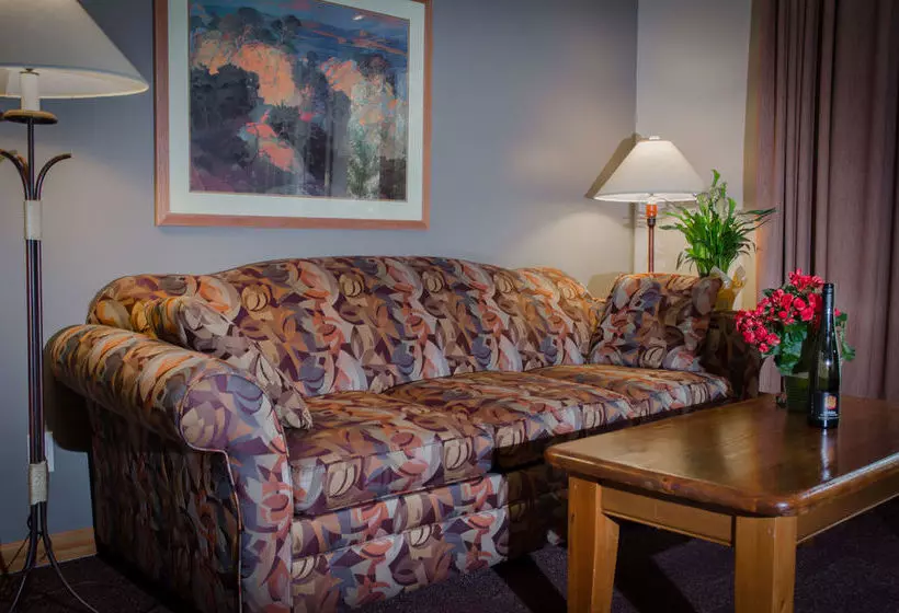 Cahilty Hotel & Suites