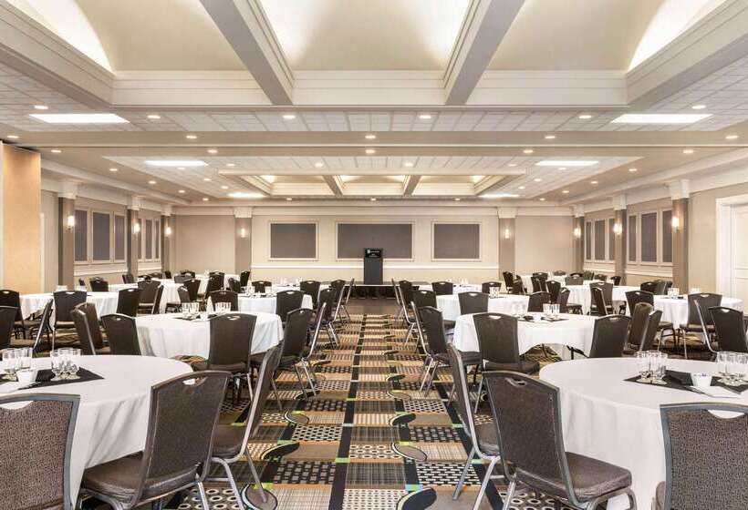 Royal Hotel Calgary, Trademark Collection By Wyndham