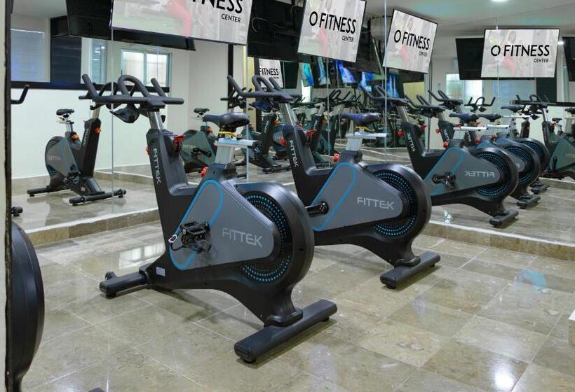 هتل Smart Cancun The Urban Oasis