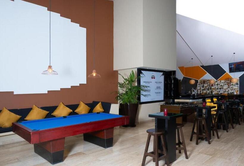 هتل Smart Cancun The Urban Oasis