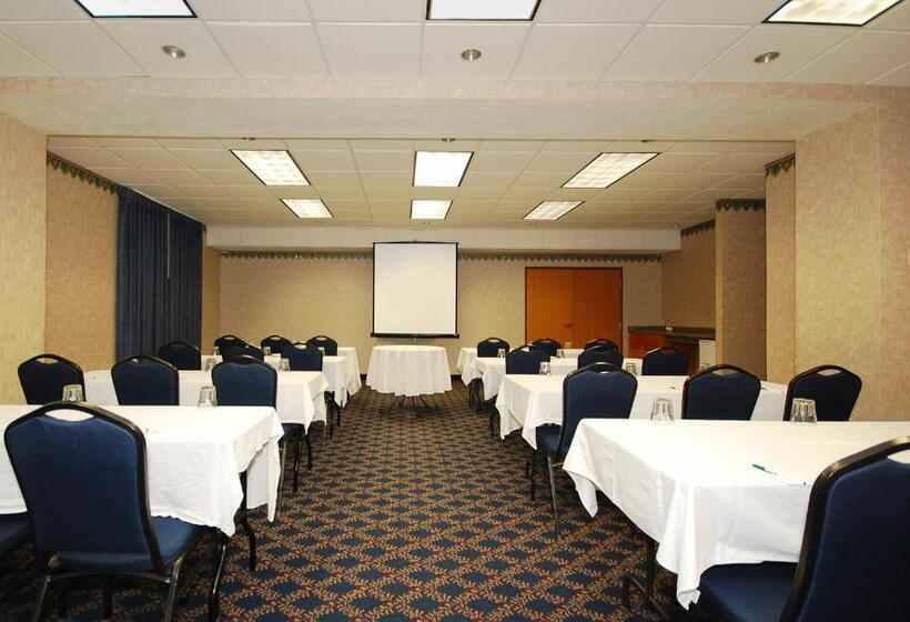 فندق Wyndham Garden Madison Fitchburg