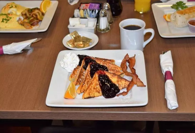 فندق Wyndham Garden Madison Fitchburg