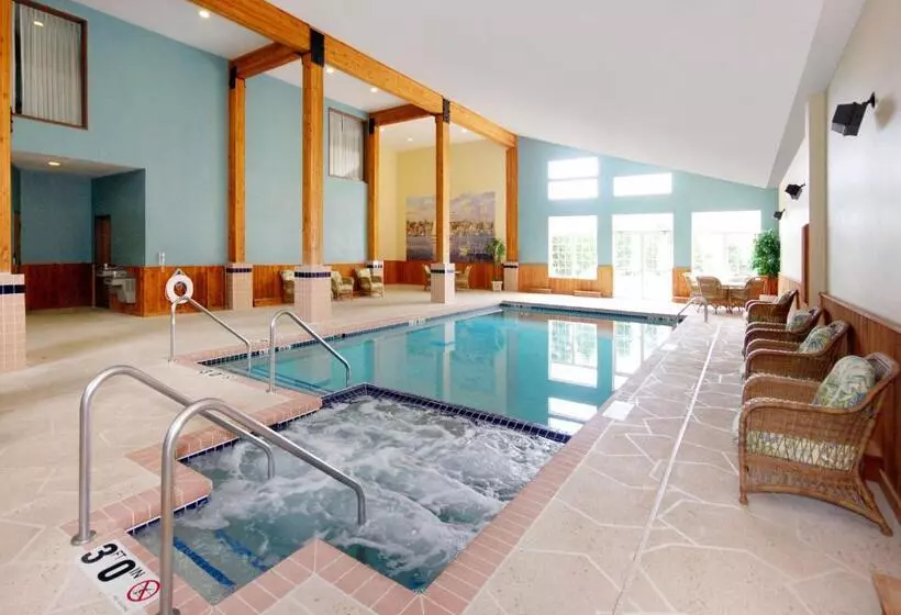 فندق Wyndham Garden Madison Fitchburg