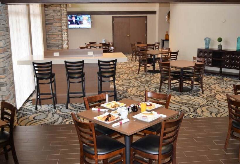 فندق Wyndham Garden Madison Fitchburg