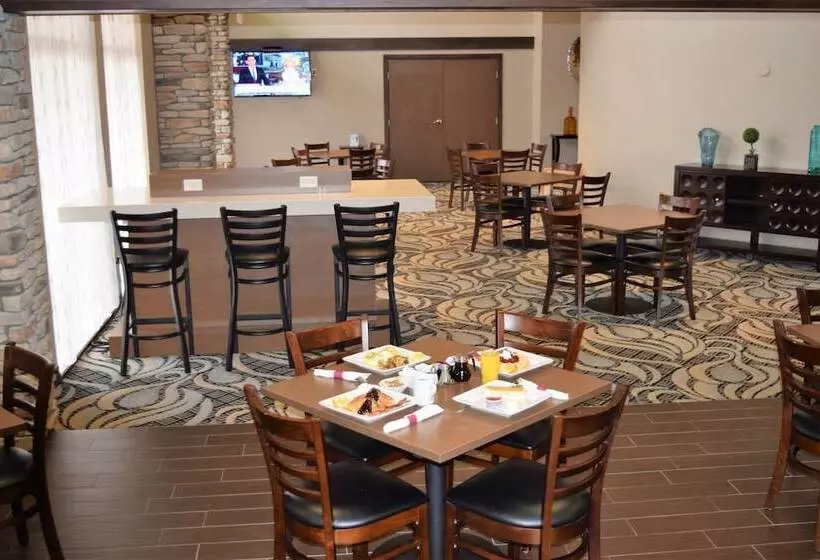 فندق Wyndham Garden Madison Fitchburg