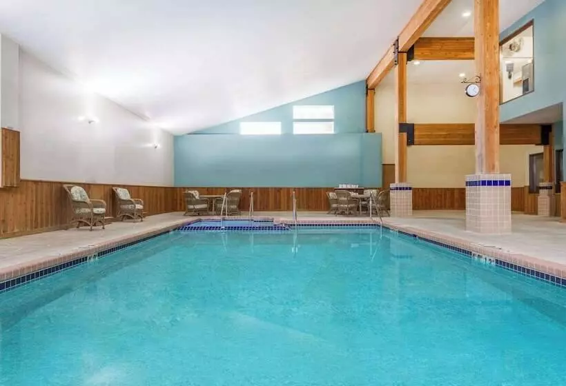 فندق Wyndham Garden Madison Fitchburg