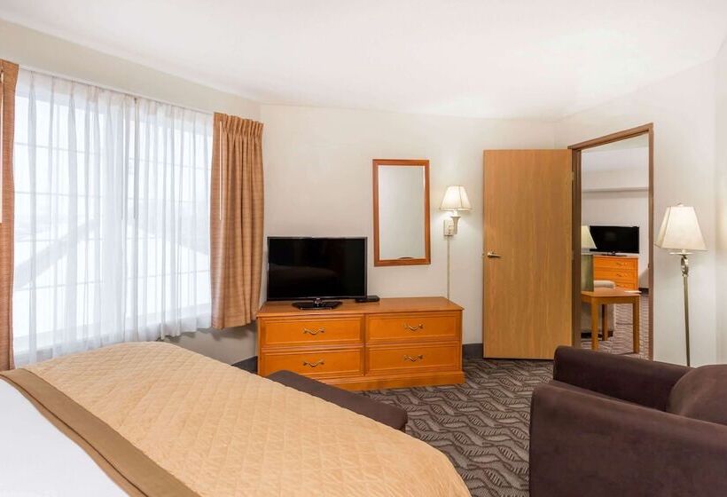 فندق Wyndham Garden Madison Fitchburg