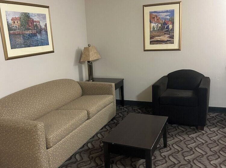 فندق Wyndham Garden Madison Fitchburg