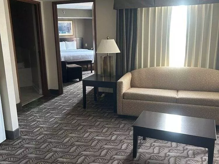 فندق Wyndham Garden Madison Fitchburg