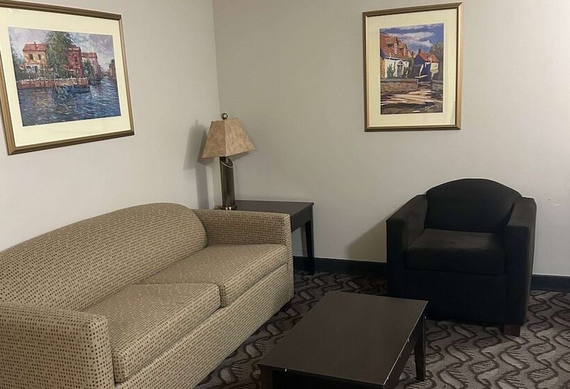 فندق Wyndham Garden Madison Fitchburg