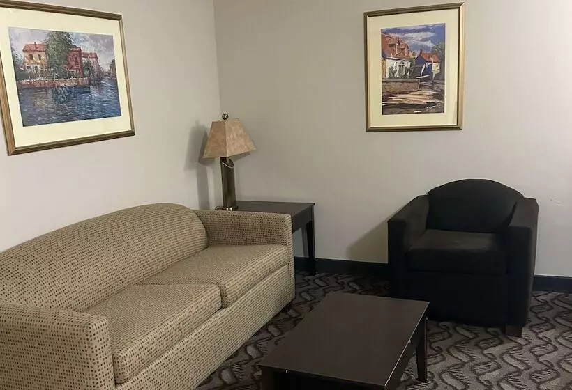 فندق Wyndham Garden Madison Fitchburg