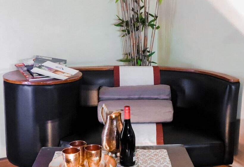 Отель Sprout Rooms