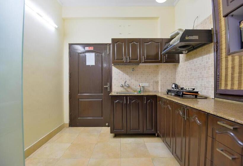 ホテル Studio Serviced Apartments Near Fortis Hospital