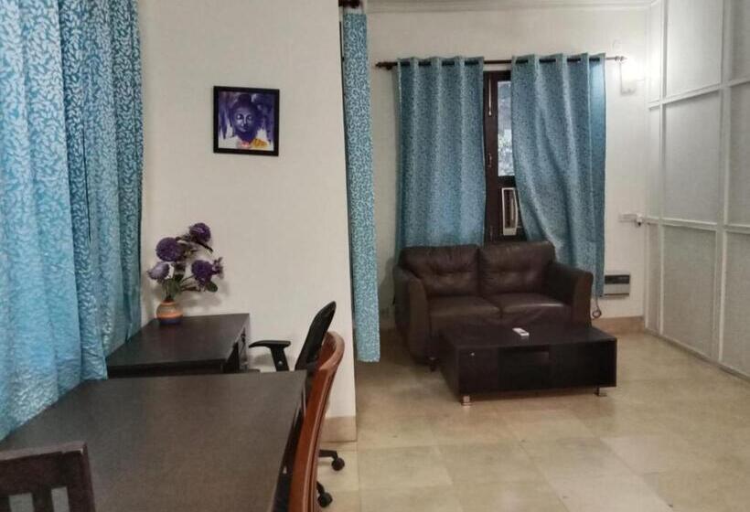 ホテル Studio Serviced Apartments Near Fortis Hospital