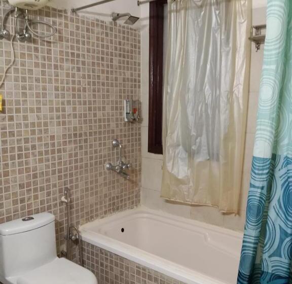 ホテル Studio Serviced Apartments Near Fortis Hospital