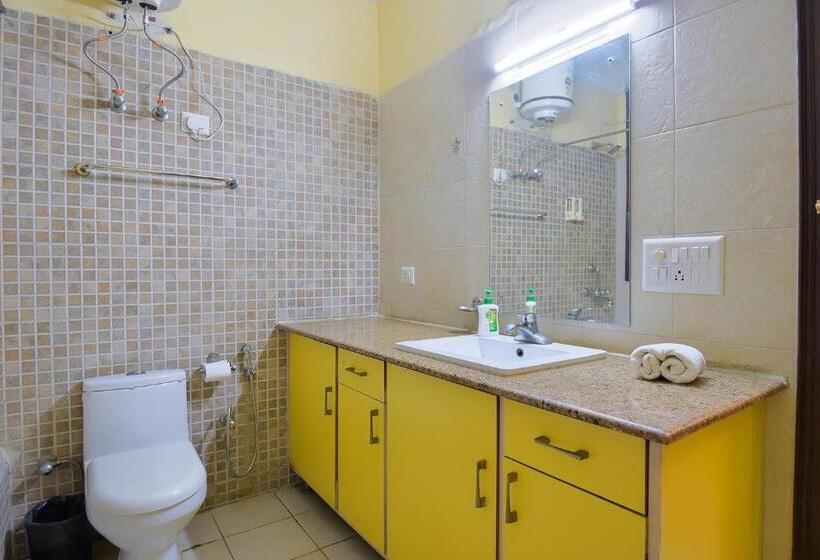 ホテル Studio Serviced Apartments Near Fortis Hospital