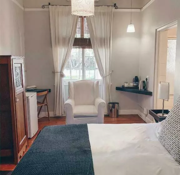 Majatalo Ebony Lodge