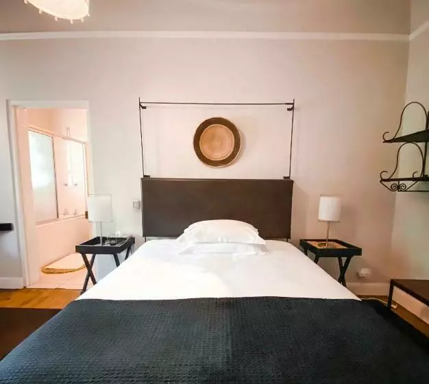 Majatalo Ebony Lodge