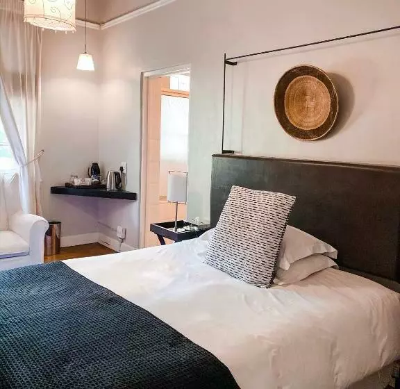 Majatalo Ebony Lodge