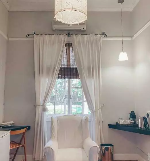 Majatalo Ebony Lodge