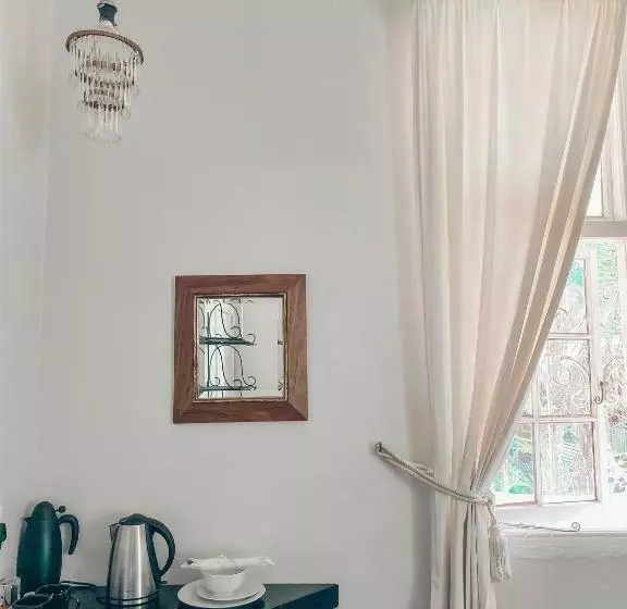 Majatalo Ebony Lodge