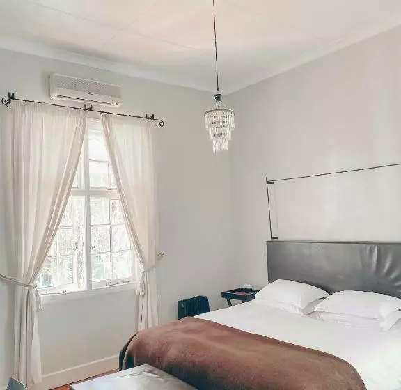 Majatalo Ebony Lodge