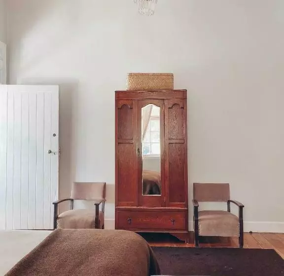 Majatalo Ebony Lodge