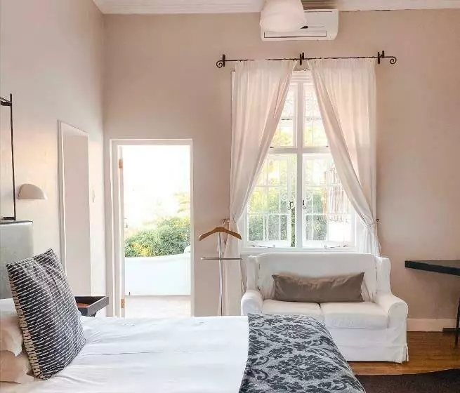 Majatalo Ebony Lodge