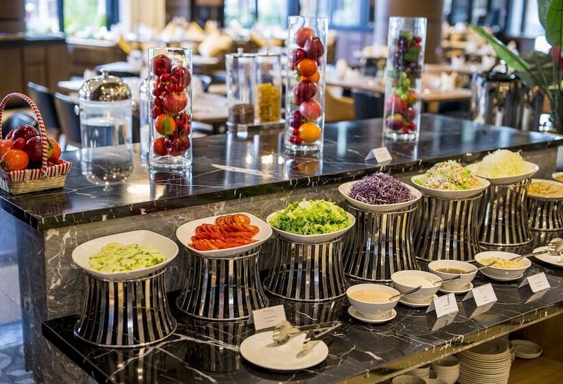 Ramada Hotel & Suites By Wyndham Halong Bay View