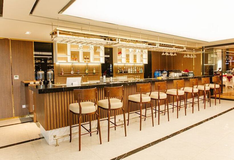 Ramada Hotel & Suites By Wyndham Halong Bay View