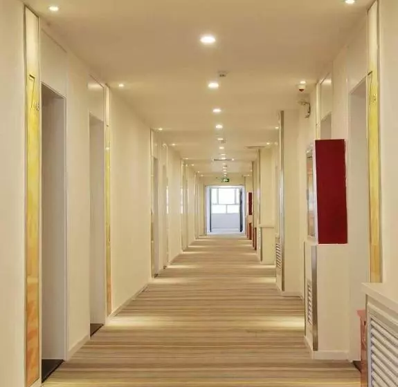 ホテル 7days Inn Urumqi Midong Middle Road Shenhua Mining Bureau Branch