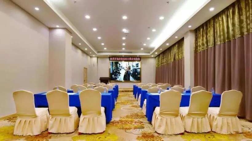 Kyriad Marvelous Hotel Yiyang Xiufeng Park