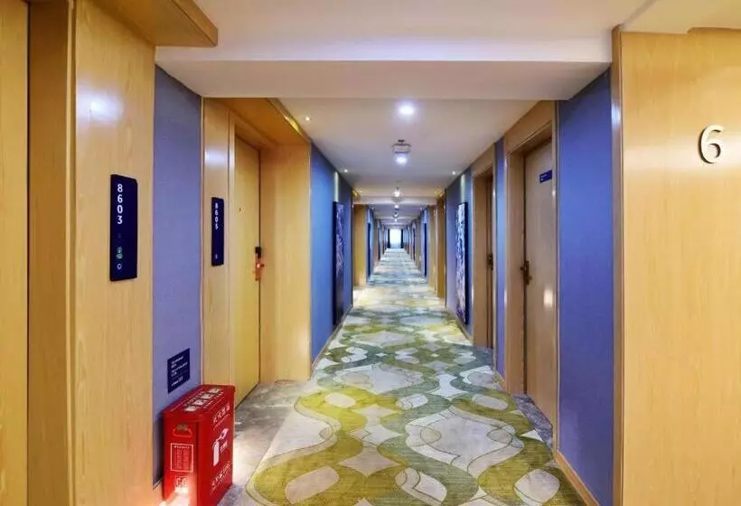 Kyriad Marvelous Hotel Yiyang Xiufeng Park