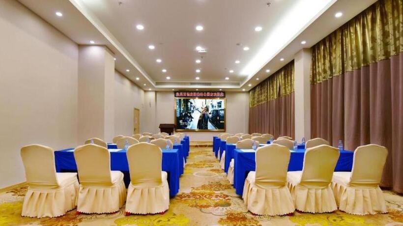 Kyriad Marvelous Hotel Yiyang Xiufeng Park